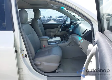 2010 Toyota Highlander Se V6 z USA, uszkodzony, nr VIN 5TDKK3EH2AS013138